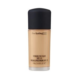 MAC Studio Fix Fluid SPF 15 in the shade NC44